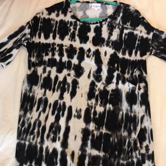 LuLaRoe Tops - 🖤 Lularoe tie dyed Irma top 🖤